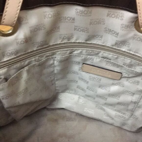 🎉 HP🎉 Authentic Michael Kors Tote - Picture 7 of 8